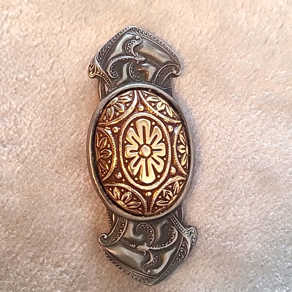 Ben - Amun vintage brooch